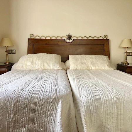 Hotel Rey Chindasvinto コバルビアス エクステリア 写真