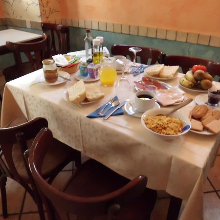 Hotel Rey Chindasvinto コバルビアス エクステリア 写真