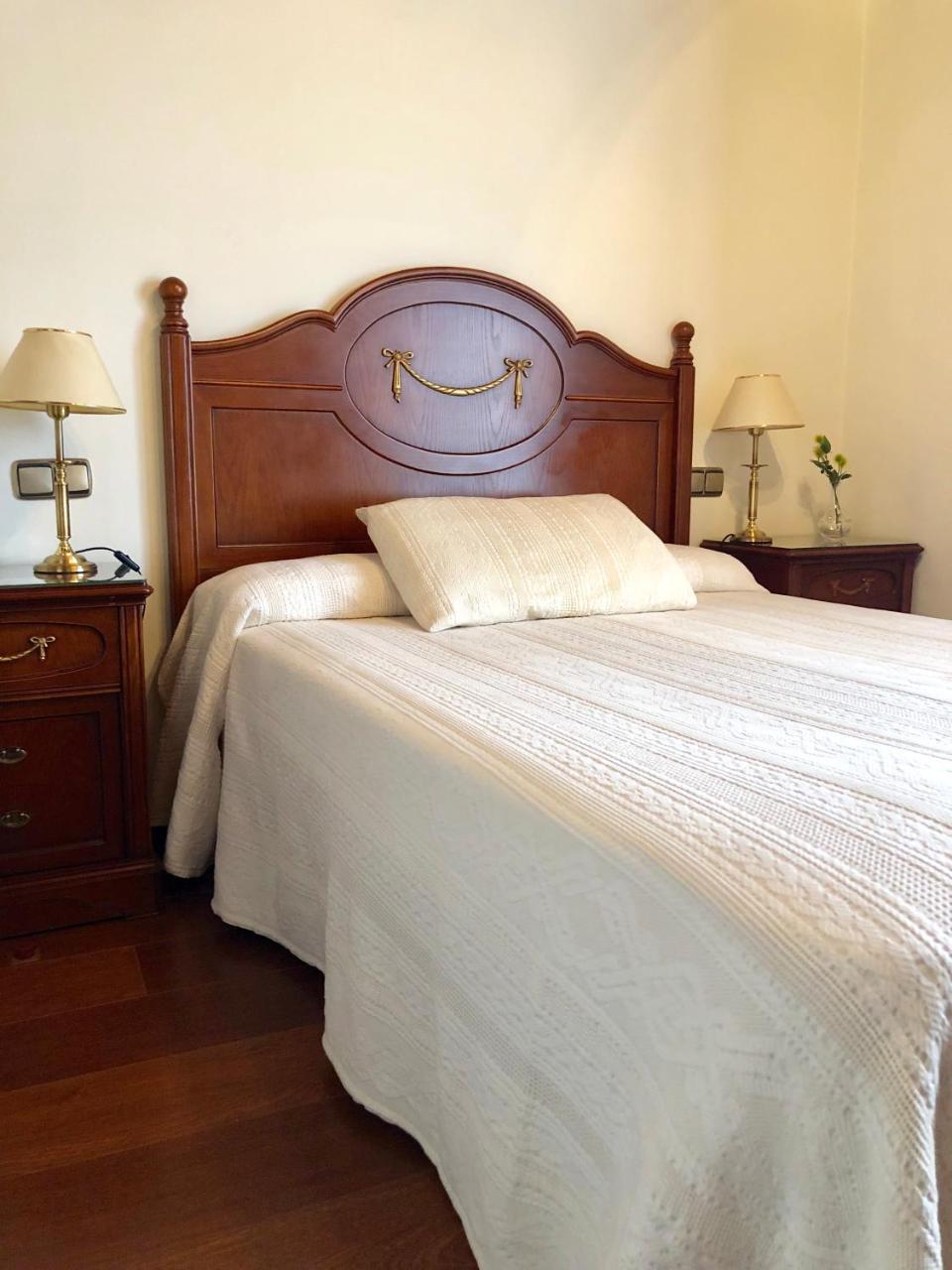 Hotel Rey Chindasvinto コバルビアス エクステリア 写真