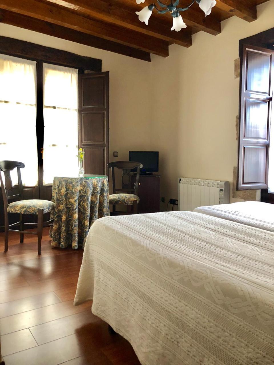 Hotel Rey Chindasvinto コバルビアス エクステリア 写真