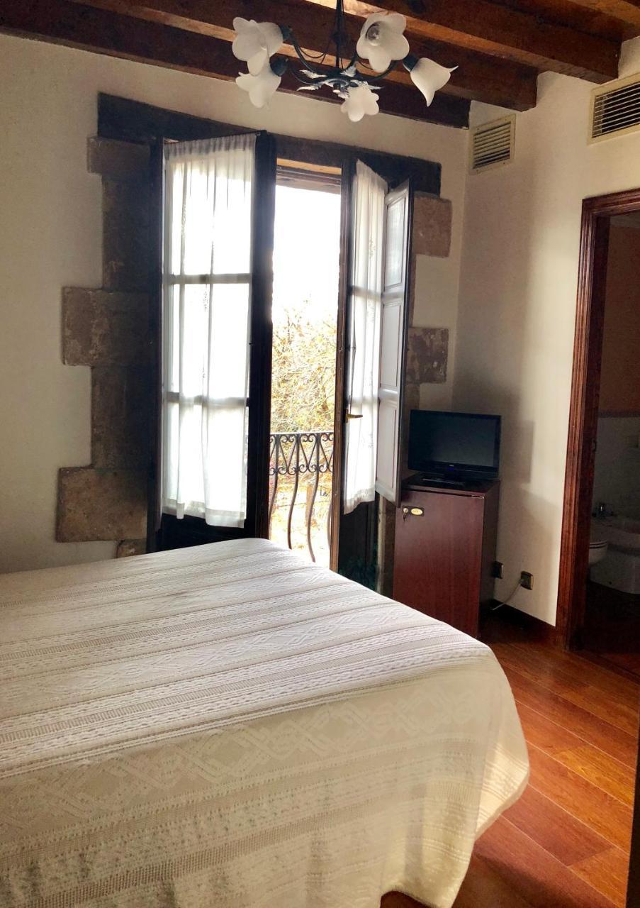 Hotel Rey Chindasvinto コバルビアス エクステリア 写真